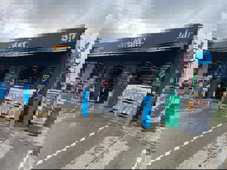alt