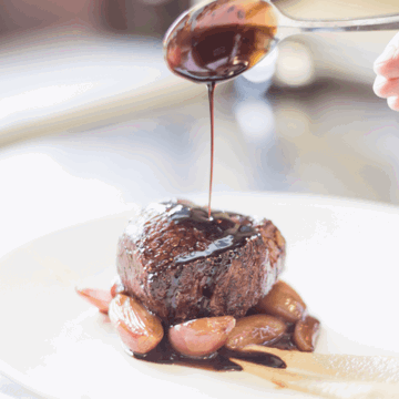 Shallot and red wine steak sauce