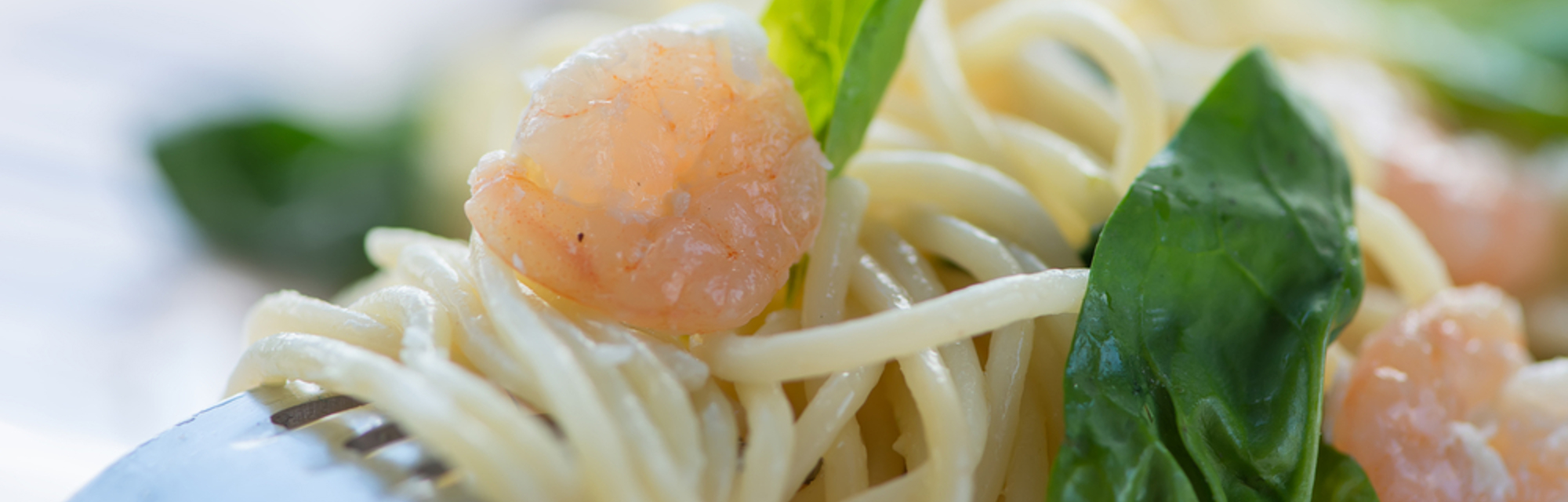 Spinach and prawn pasta