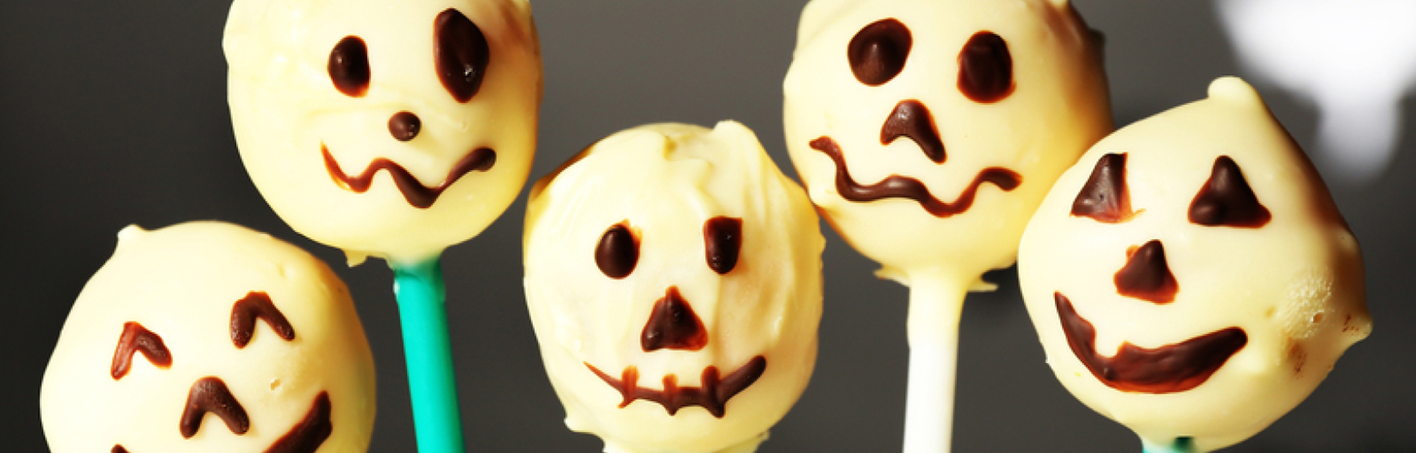 White chocolate Halloween cake pops