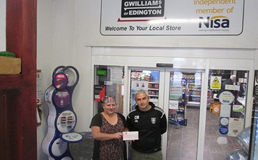 Ashcott Football Club nets a donation from Gwilliams