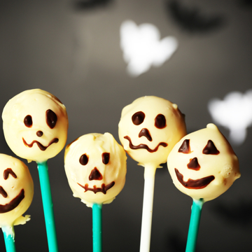 White chocolate Halloween cake pops