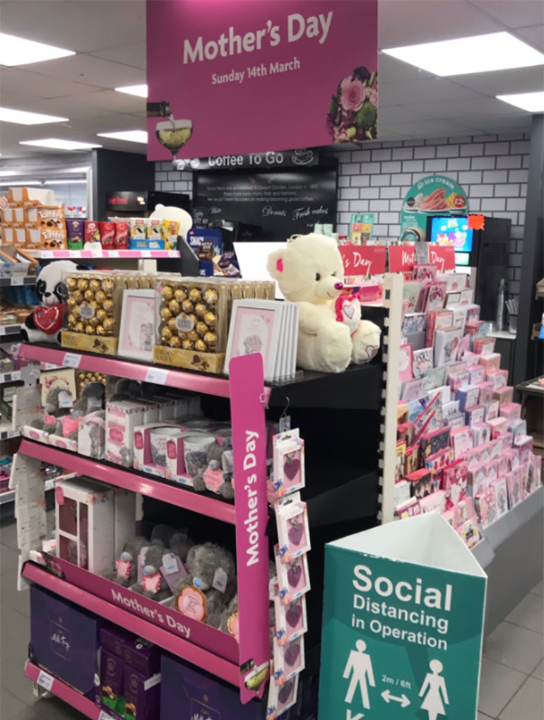 Nisa retailers help shoppers make Mum’s day in store display